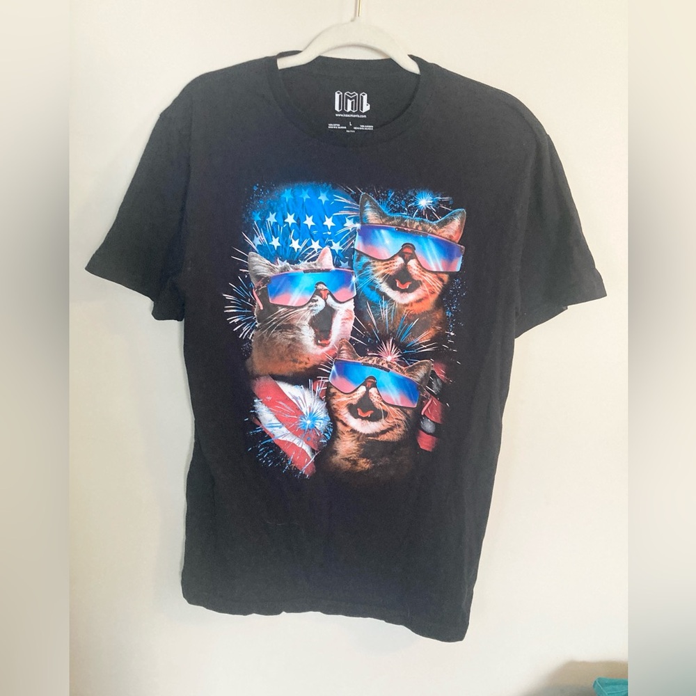 Fun and patriotic cat T-shirt size large